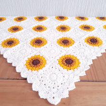 Load image into Gallery viewer, Sunflower baby blanket
